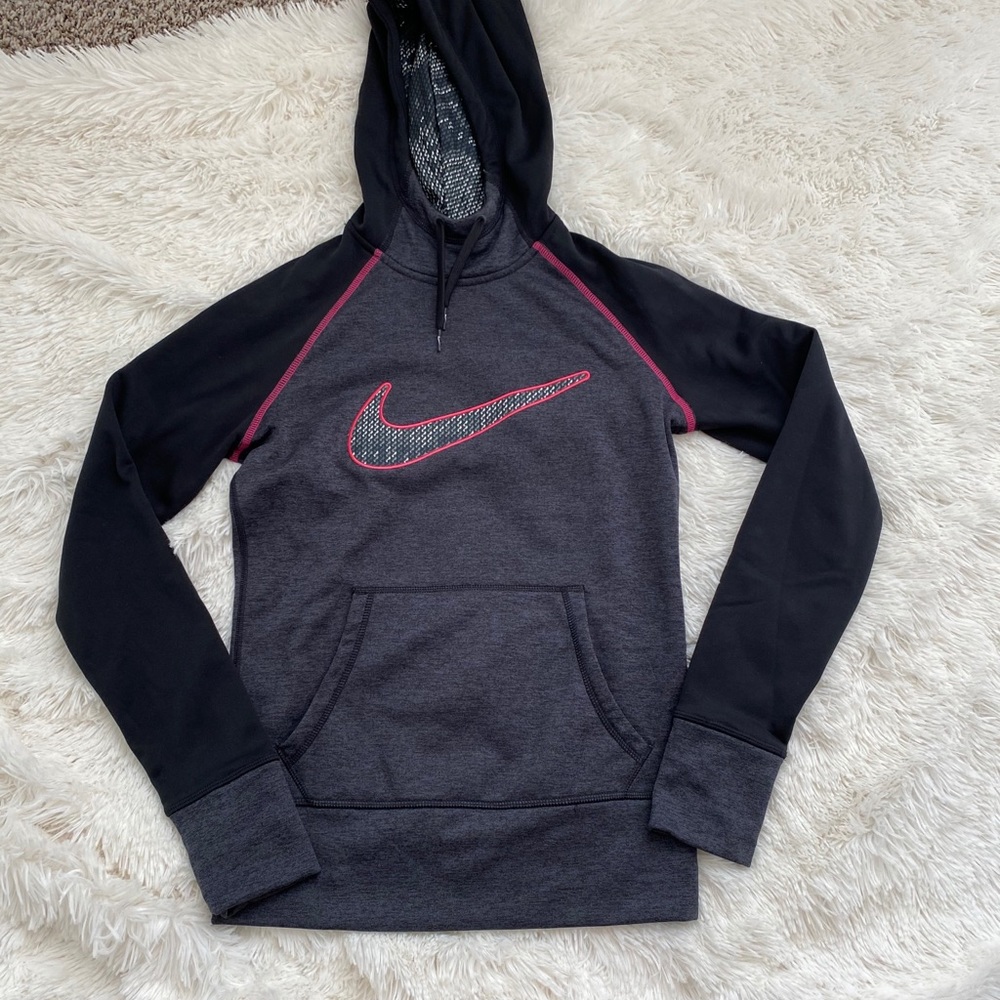 NWOT NIKE THERMA-FIT hoodie